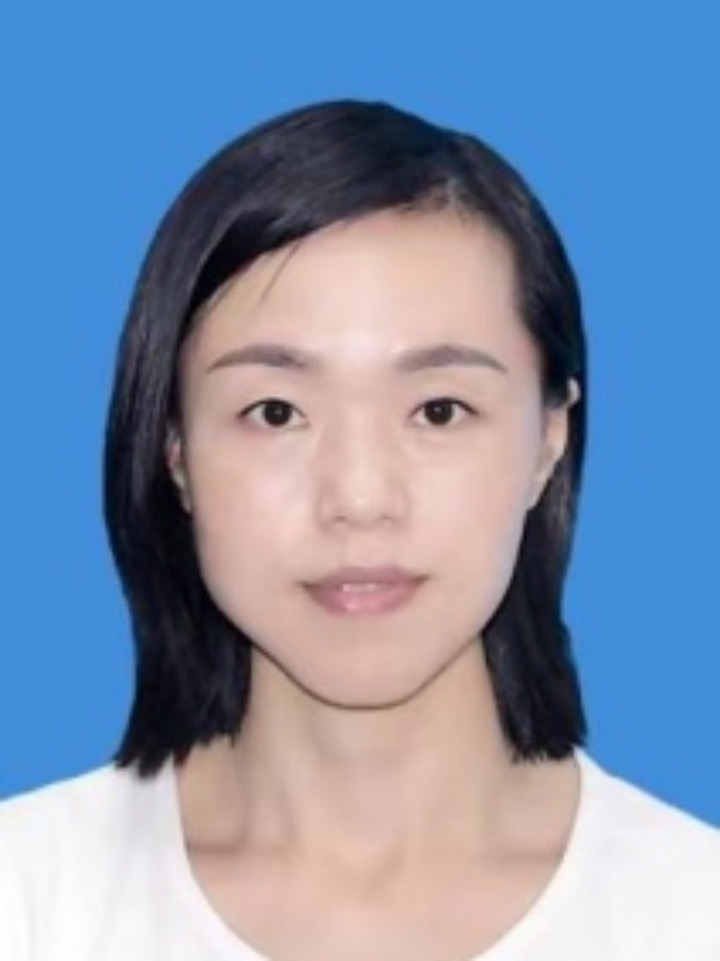 尹小梅 学院党支部书记兼副院长